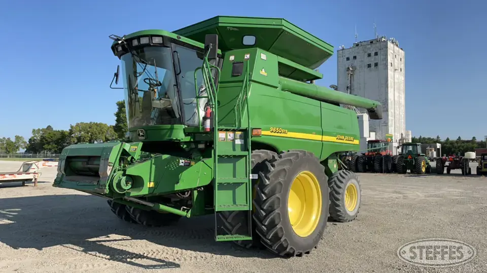 2001 John Deere 9650 STS Combine