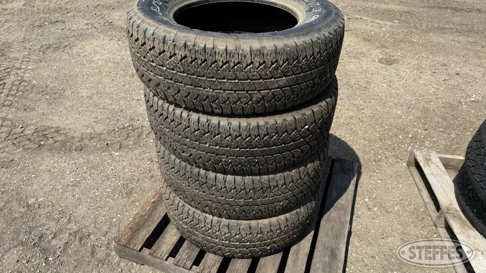 (4) Bridgestone 265/65R18 tires Passenger-Light Truck Tire