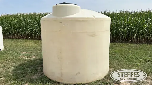 1,750 gal. poly tank