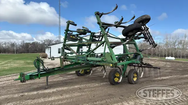 John Deere 610