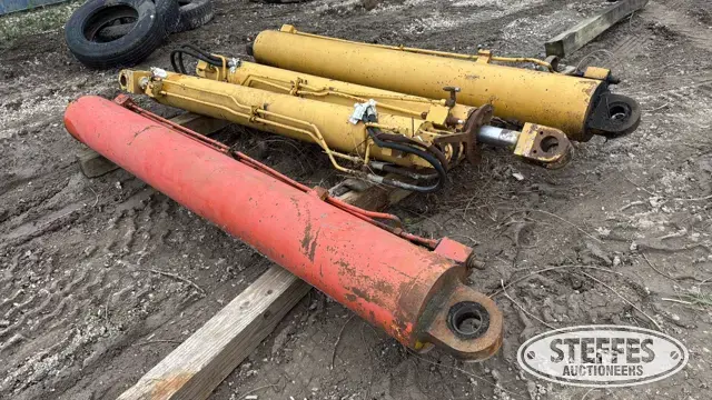 (4) GCI 5400 crane hyd. cylinders