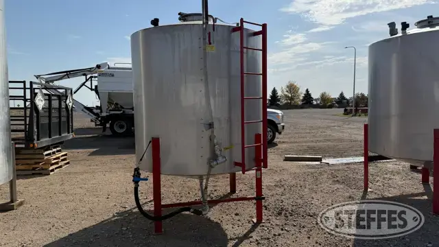 1,500 gal. SS cone bottom tank