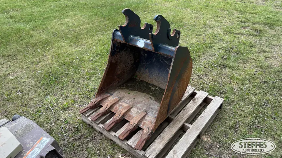 Kubota mini-excavator bucket Loader Backhoe Attachment