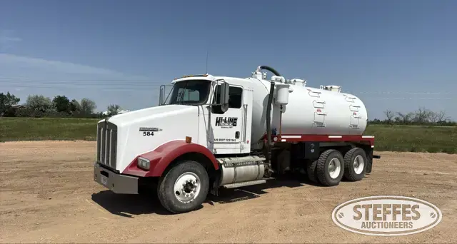 2006 Kenworth T800 3,800 gal.