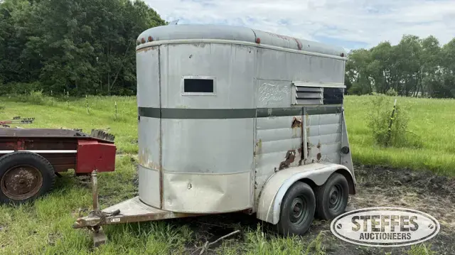 1984 Tandem axle livestock trailer