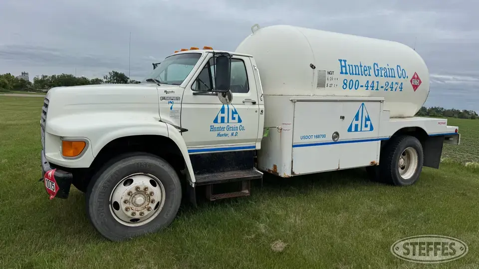 1988 Ford F-700 Tank Truck