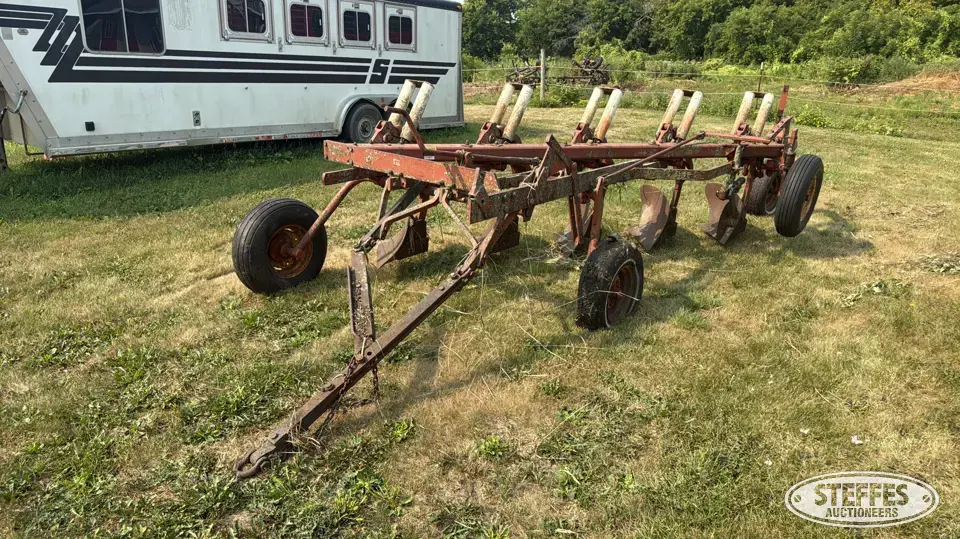 International 770 Plow