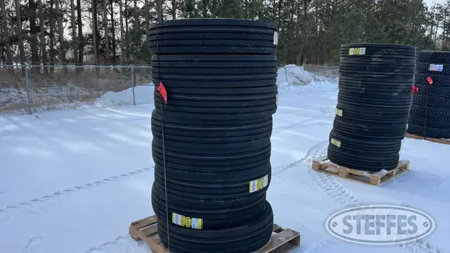 (8) Zwarthz 11R22.5 steer tires