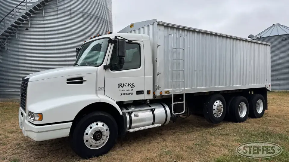 2004 Volvo VHD Grain Truck