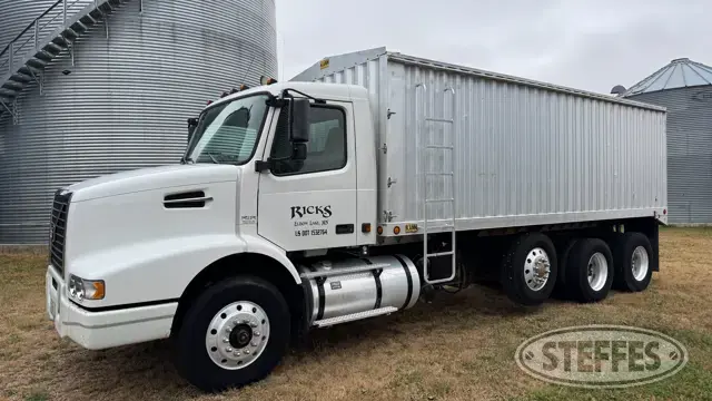 2004 Volvo VHD
