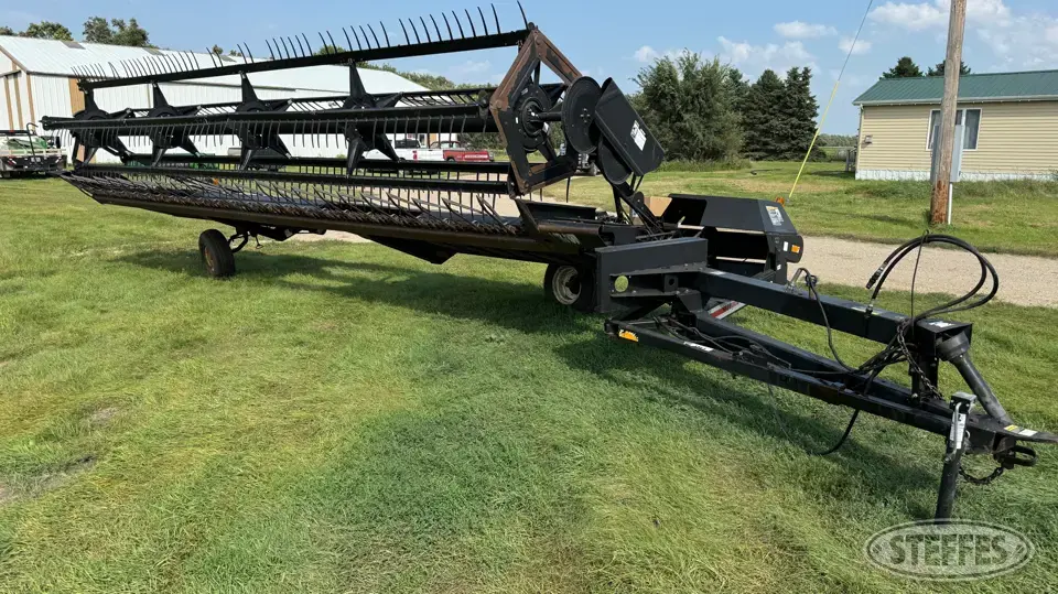 1998 MacDon Premier 1900 Pull-Type Swather