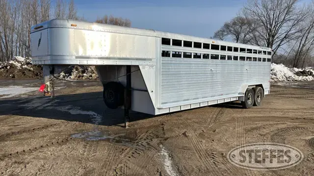 2005 Featherlite 8127