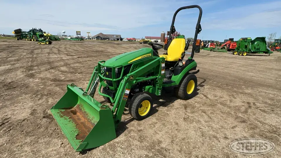 2017 John Deere 1025R MFWD Tractor
