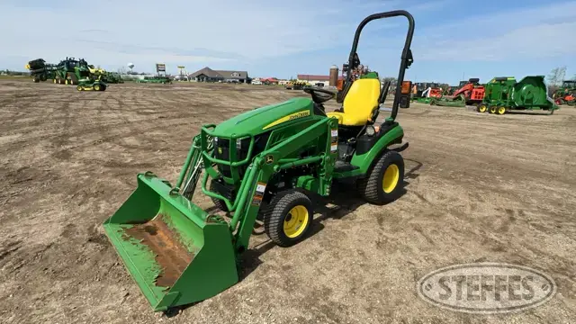2017 John Deere 1025R