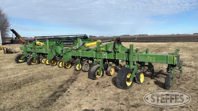 John Deere 85