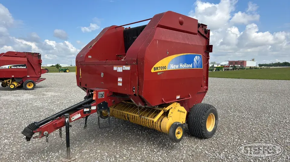 New Holland BR7090 Round Baler