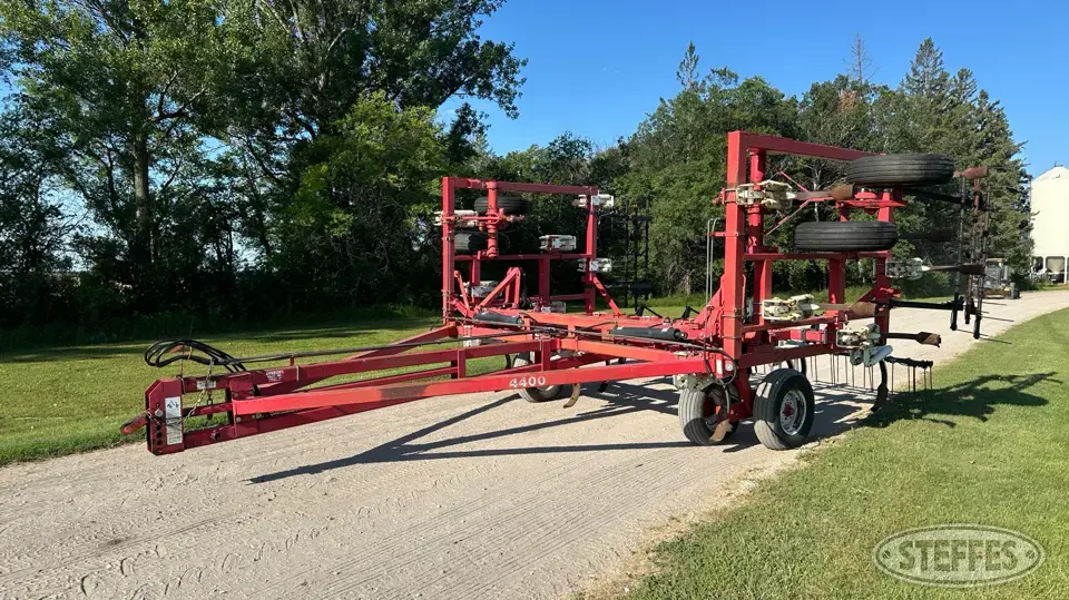 Wil-Rich 4400 Chisel Plow