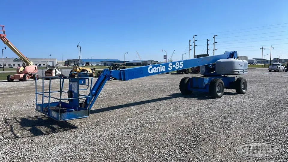2000 Genie S-85 Boom Lift