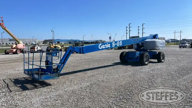 2000 Genie S-85