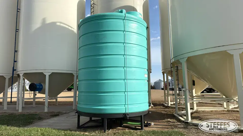 Enduraplas 5,000 gal. poly tank