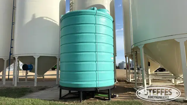Enduraplas 5,000 gal. poly tank