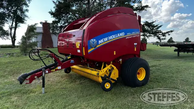 2019 New Holland Roll-Belt 560