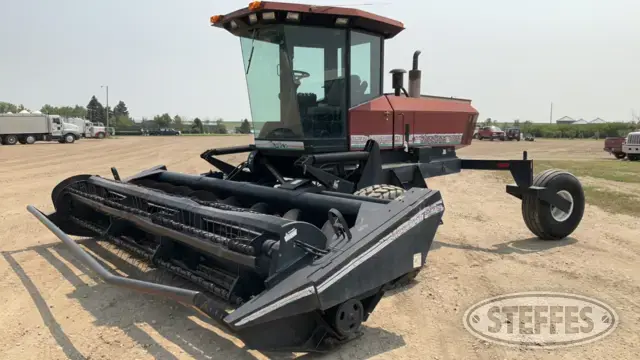1995 MacDon 9000