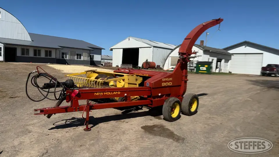 1997 New Holland 900 Pull-Type Harvester