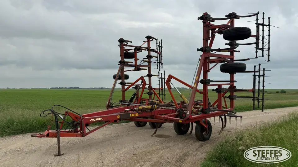 Morris Magnum CP-731 Chisel Plow