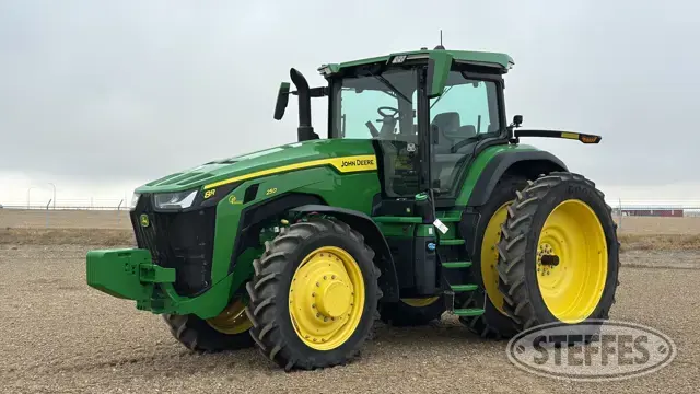 2022 John Deere 8R 250