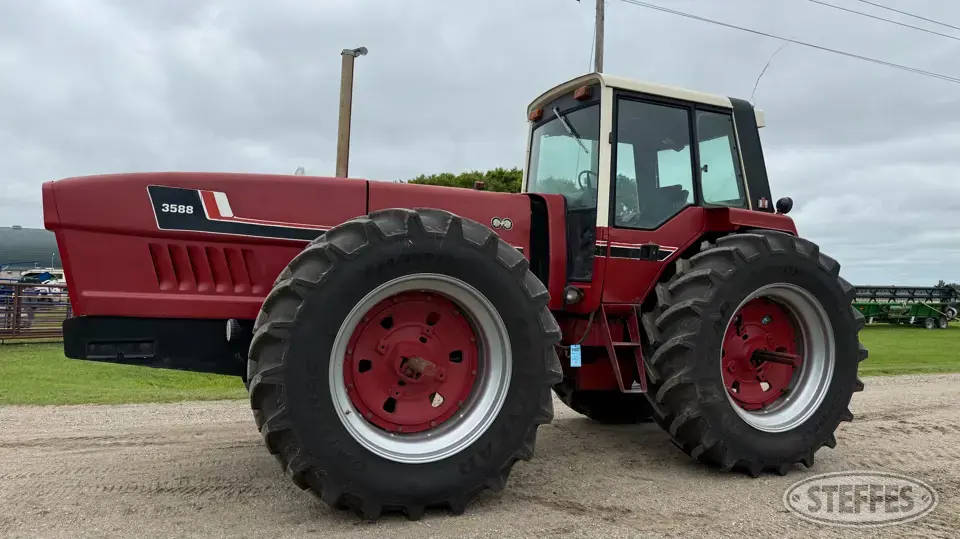 1979 International 3588 2+2 4WD Tractor