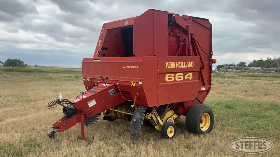 1998 New Holland 664 Round Baler
