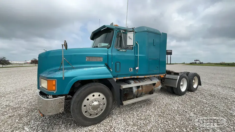 1994 Mack CH613 Conventional Truck with Sleeper