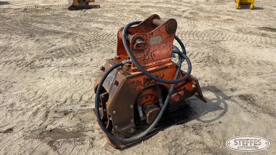 NPK L4036 excavator plate compactor Excavator Attachment
