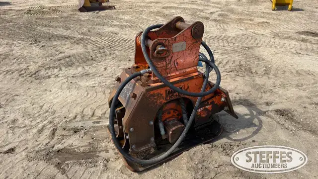NPK L4036 excavator plate compactor