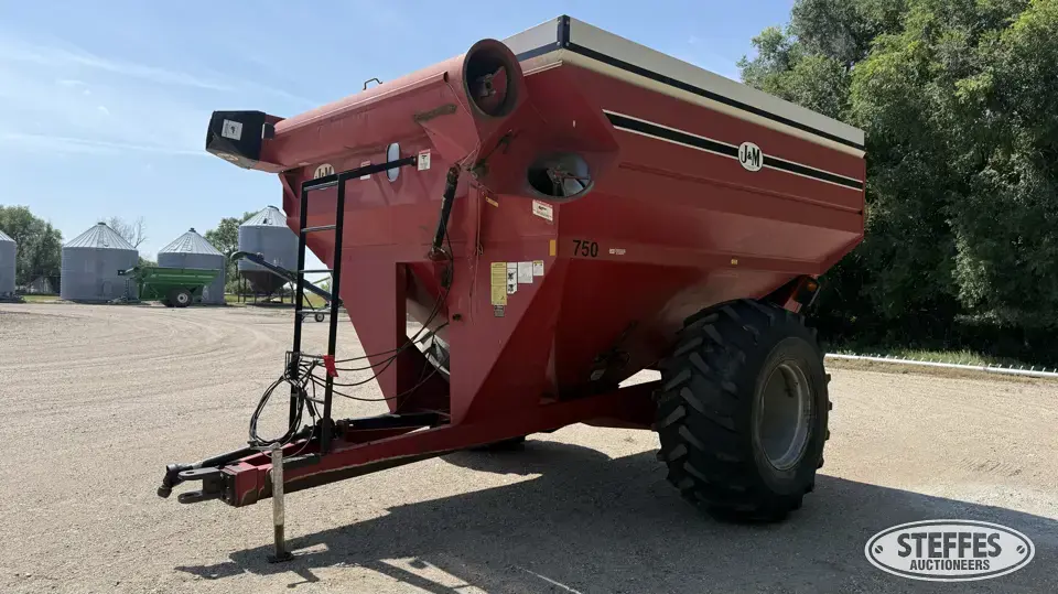 J&M 750-16 Grain Cart