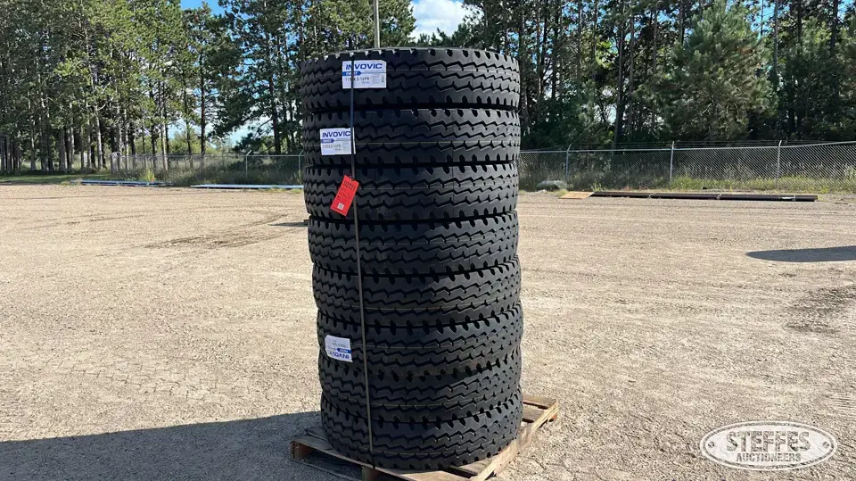 (8) Invovic FM557 11R24.5 tires Truck Tire