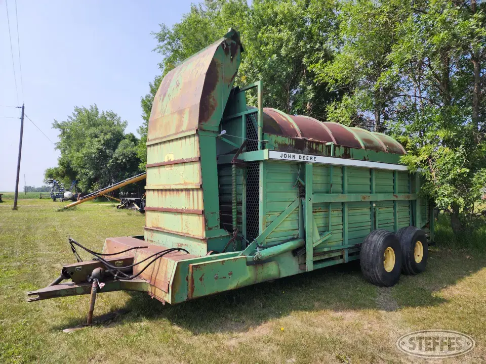 John Deere 300 Bale Transportation