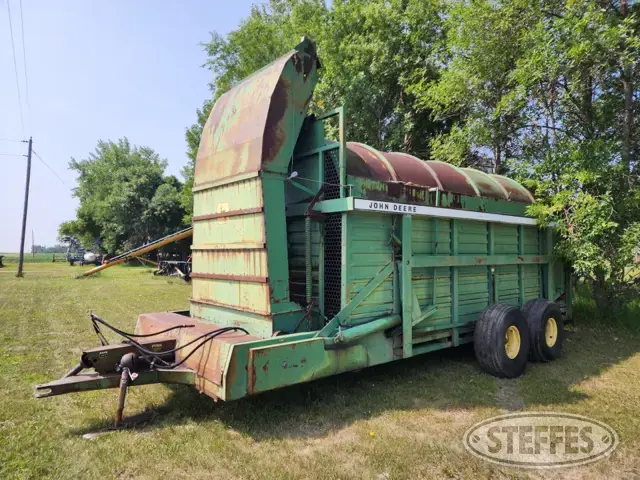 John Deere 300