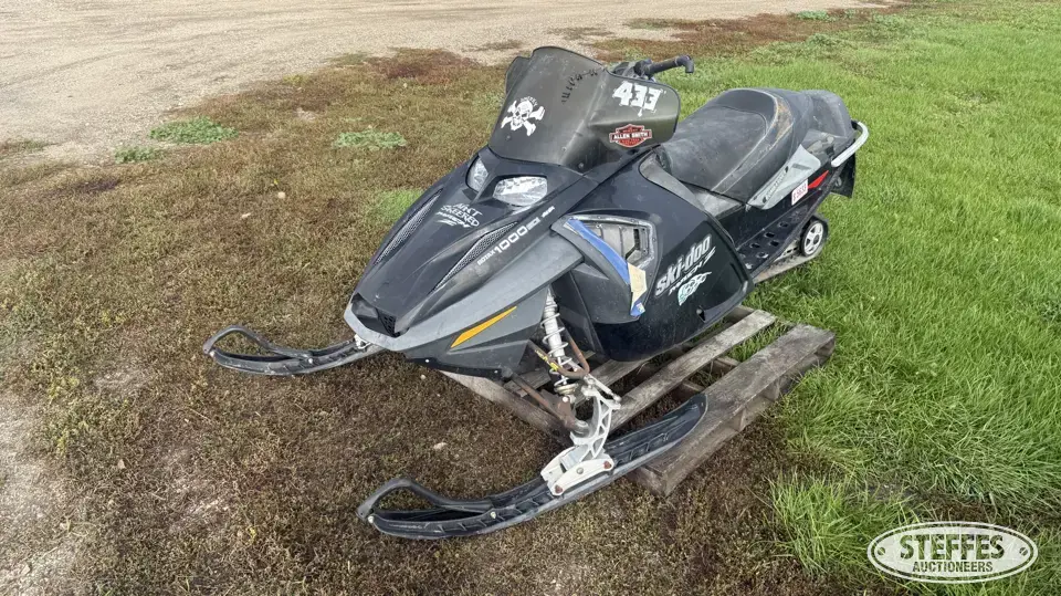 2005 Ski-Doo Mack Z1000 SD1 Snowmobile