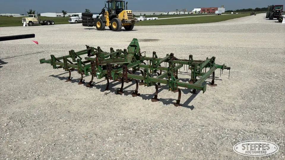 Kewanee 250 Super Shank Field Cultivator