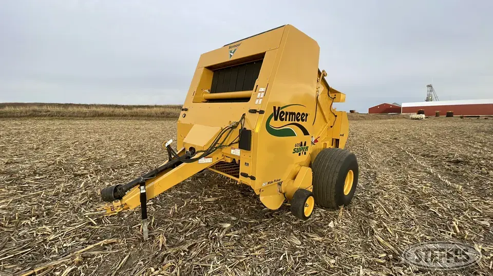 Vermeer 605 Super M Round Baler