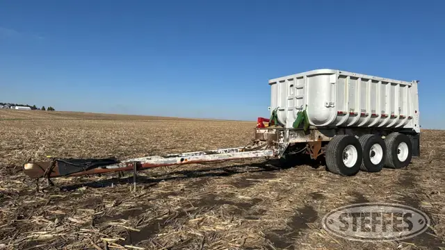 Tri-axle pup trailer