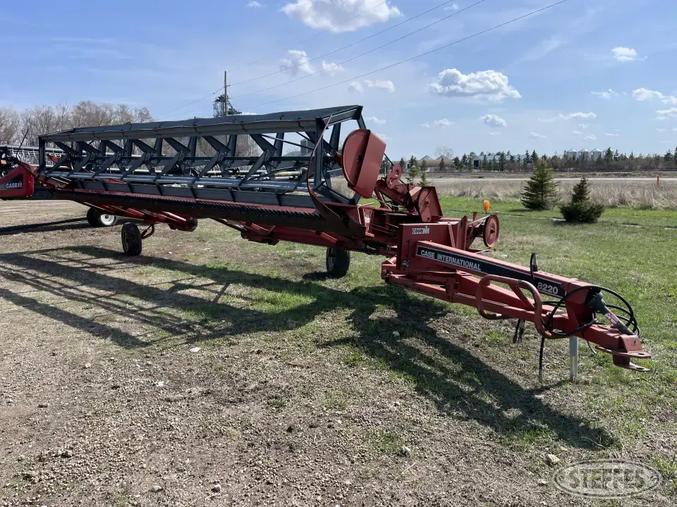 Case IH 8220 Pull-Type Swather