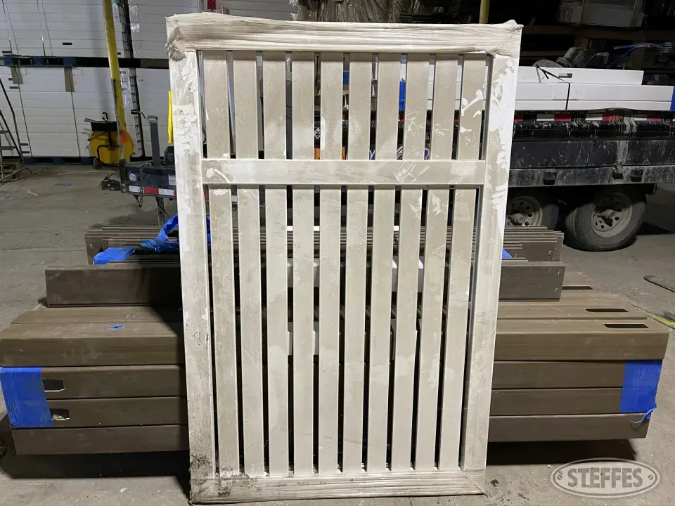 White Chesapeake gate Lawn and Garden Accessory