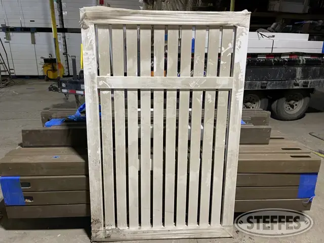 White Chesapeake gate