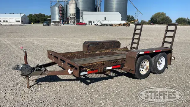 1987 DCT tandem axle equipment trailer