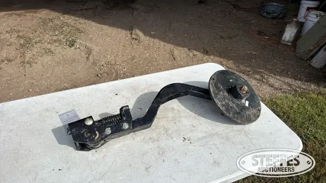 Bougault closing wheel assembly