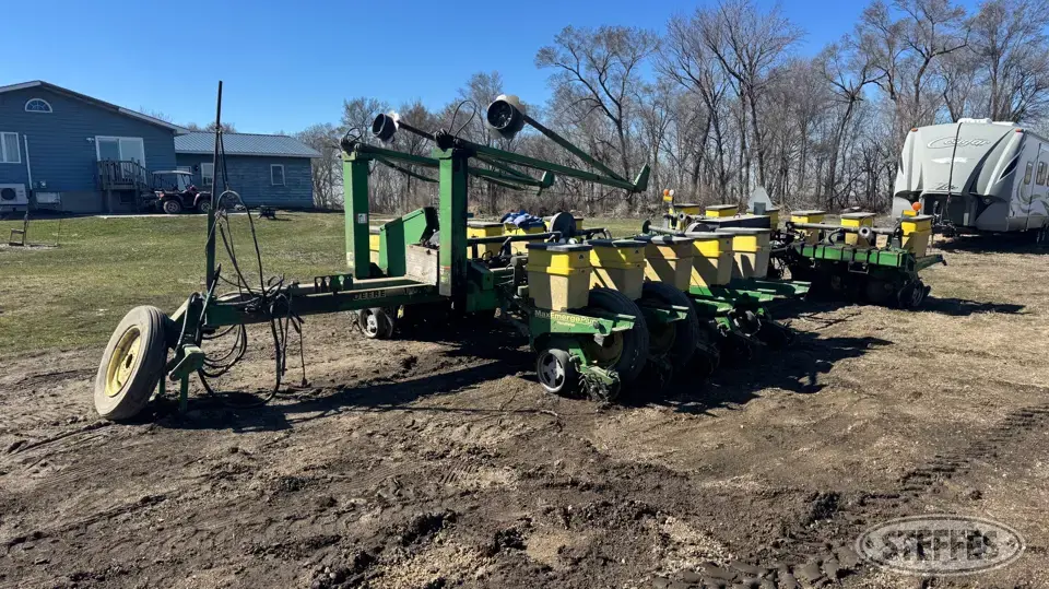 John Deere 1770 12 or More Row Planter