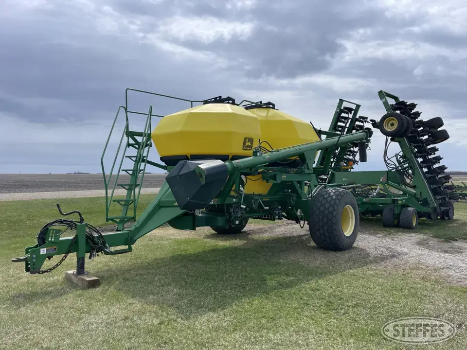 2001 John Deere 1860 Air Drills and Air Seeder